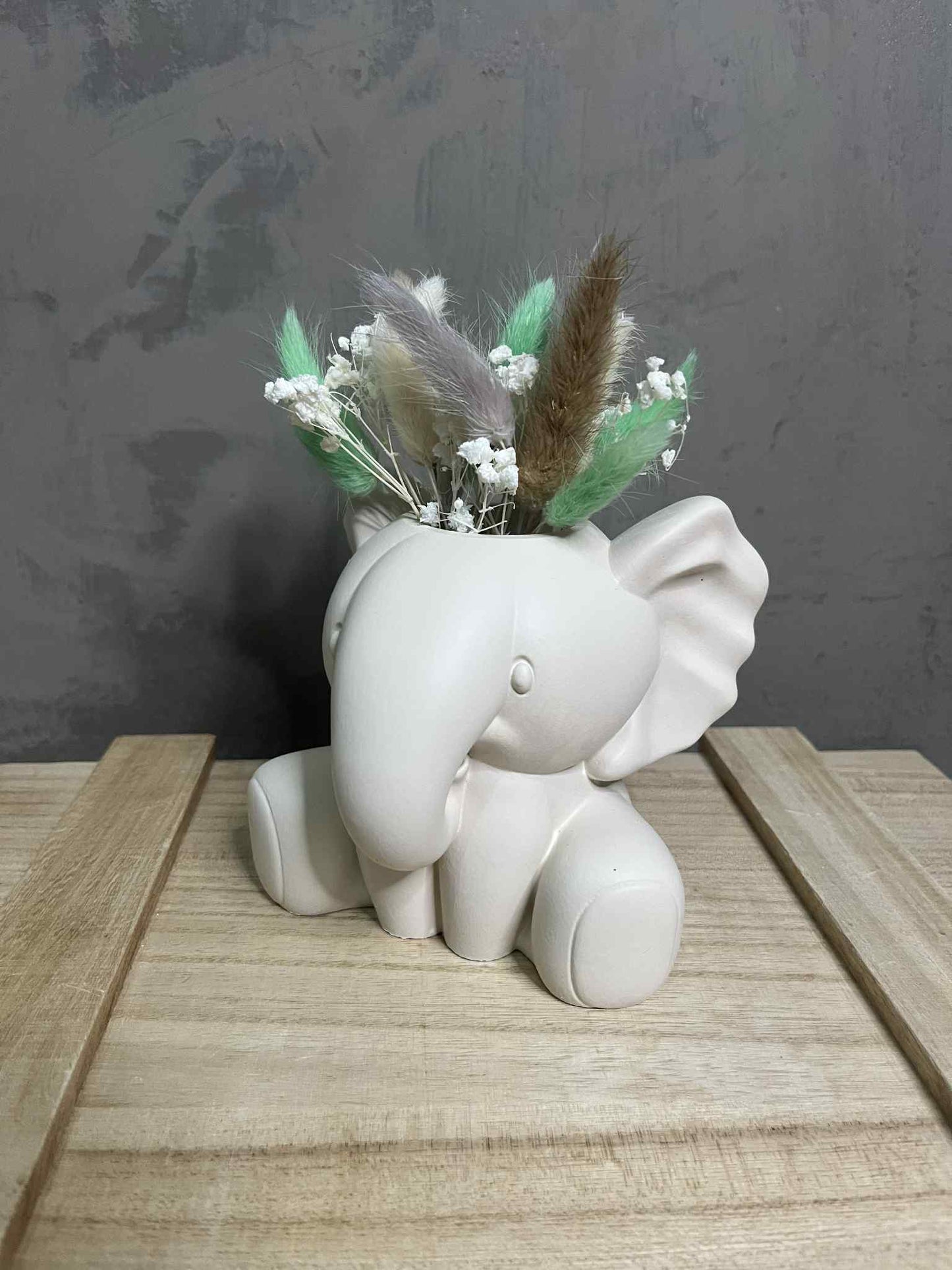 Ελεφαντάκι με Αποξηραμένα Λουλούδια