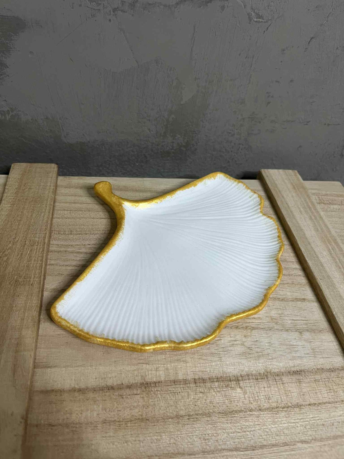 Δίσκος Βεντάλια από Πορσελάνη με Χρυσές Λεπτομέρειες