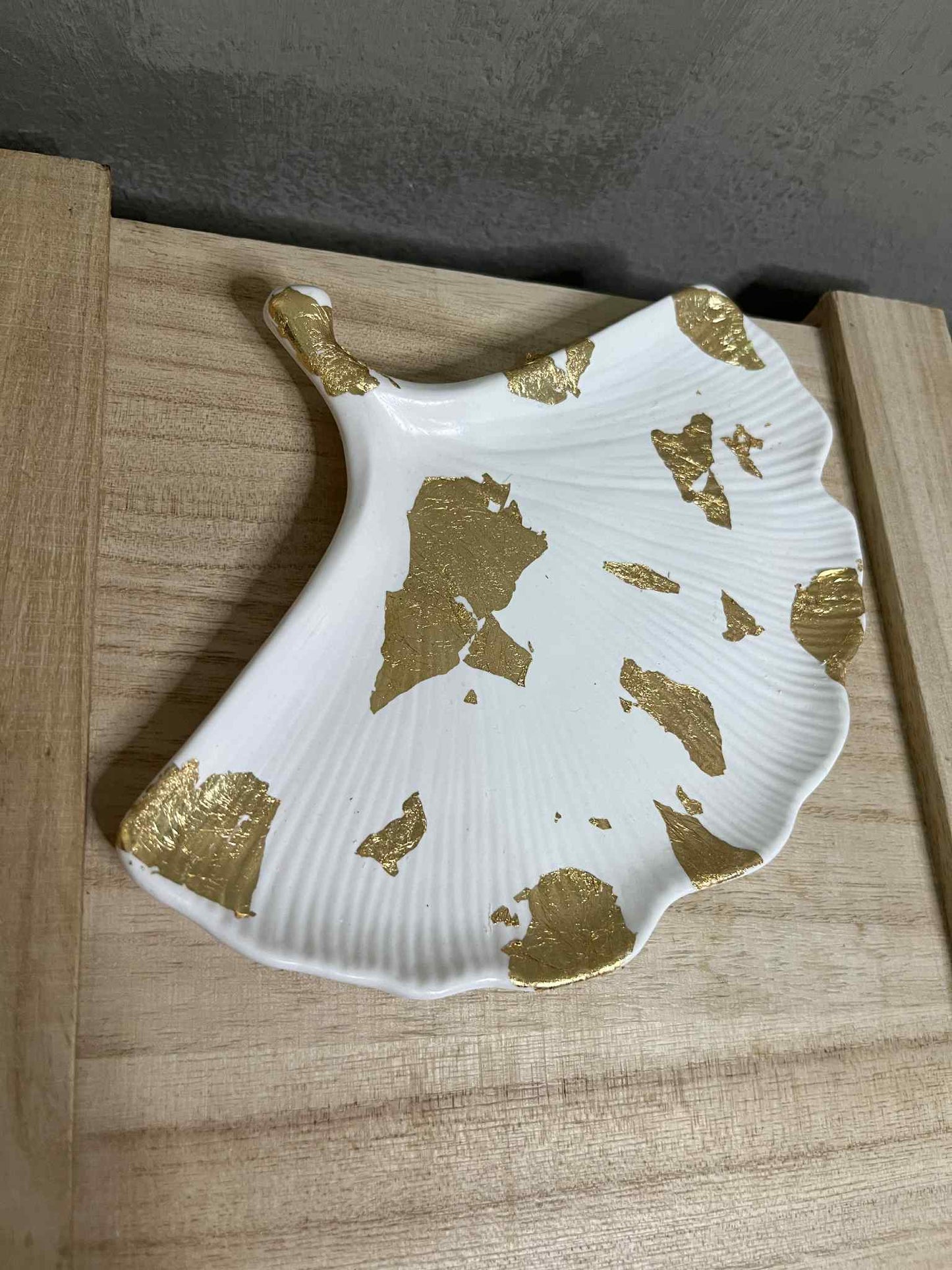 Δίσκος Βεντάλια από Πορσελάνη με Φύλλα Χρυσού