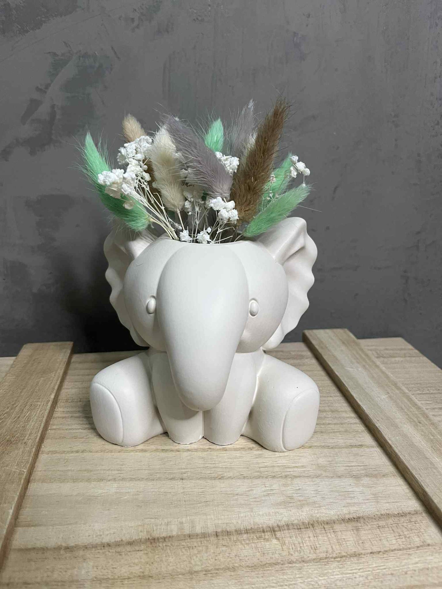 Ελεφαντάκι με Αποξηραμένα Λουλούδια