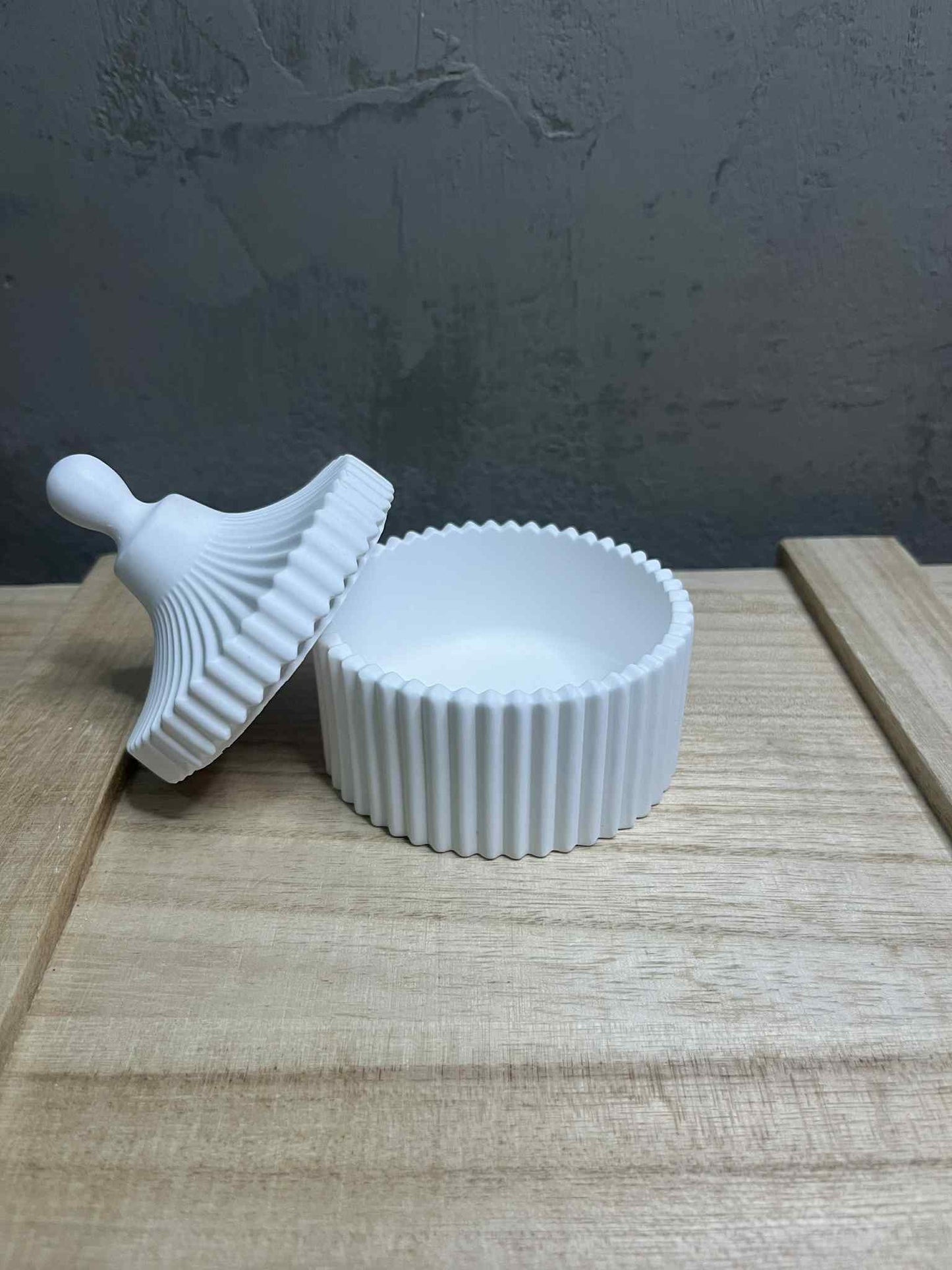 Μποέμ Δοχείο από Πορσελάνη με Καπάκι