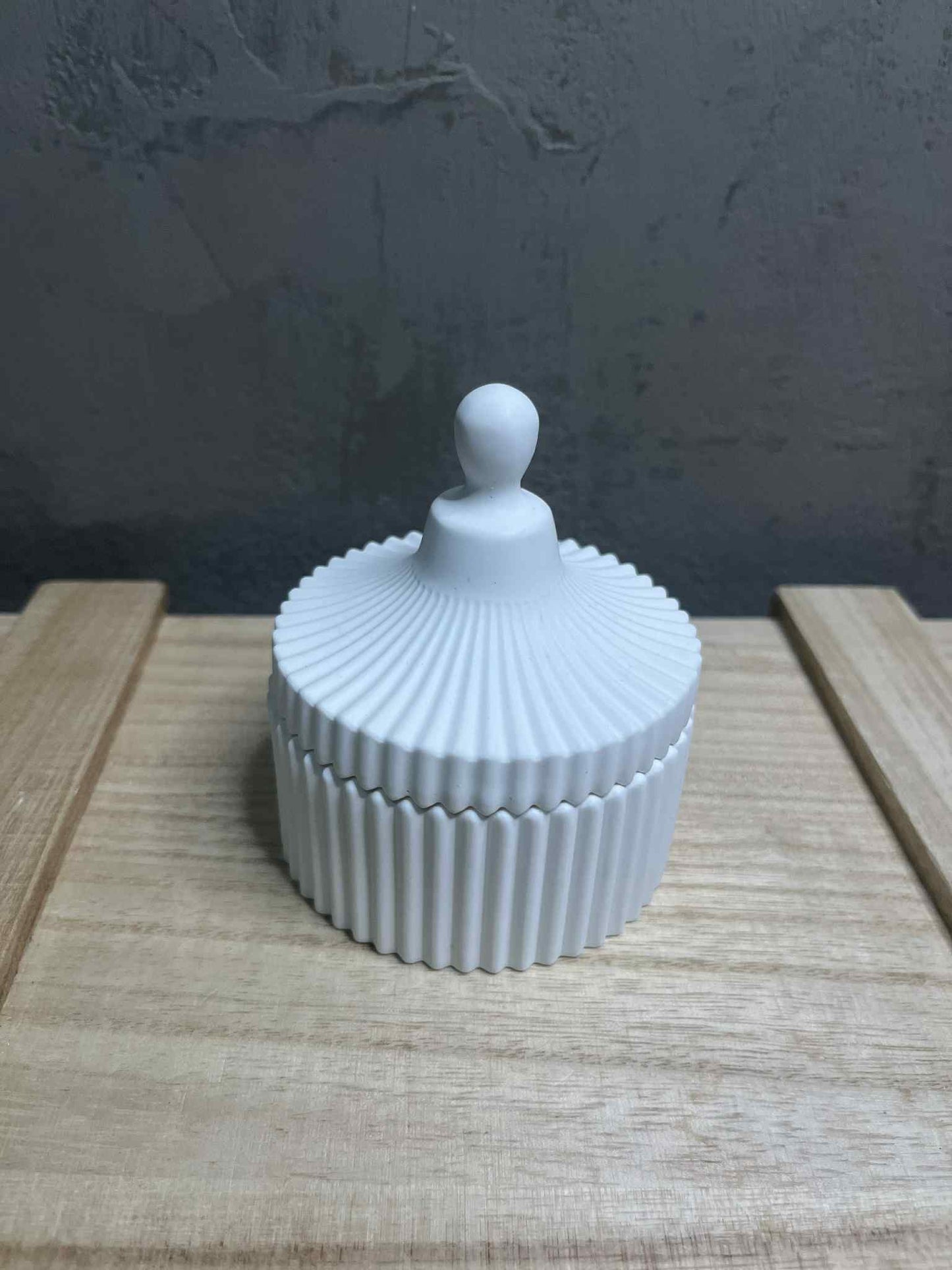 Μποέμ Δοχείο από Πορσελάνη με Καπάκι