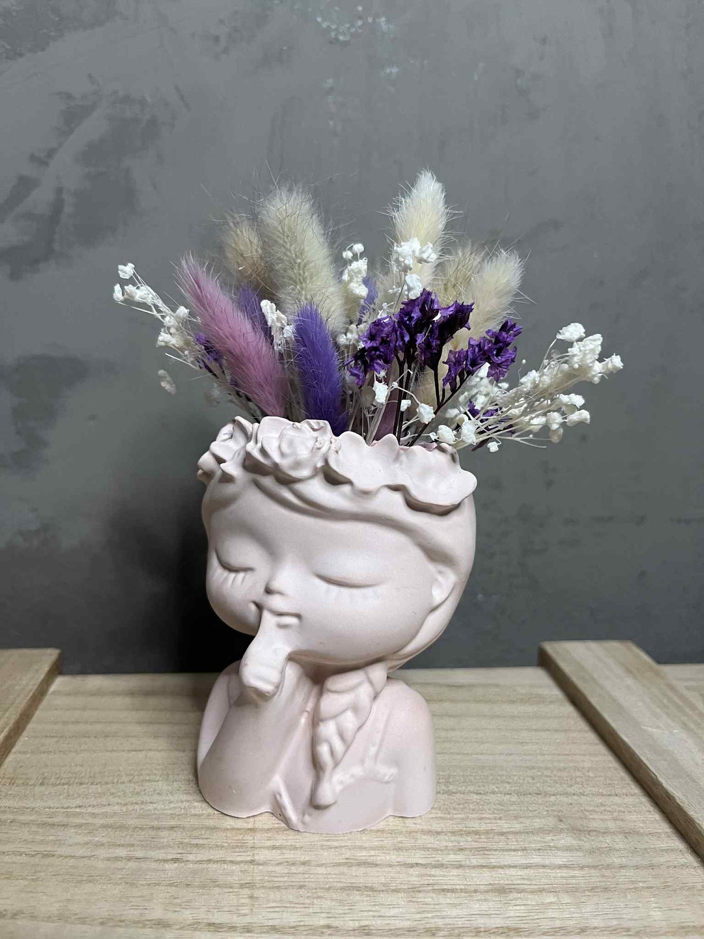 Φιγούρα Κοριτσάκι με Αποξηραμένα Λουλούδια Σάπιο Μήλο